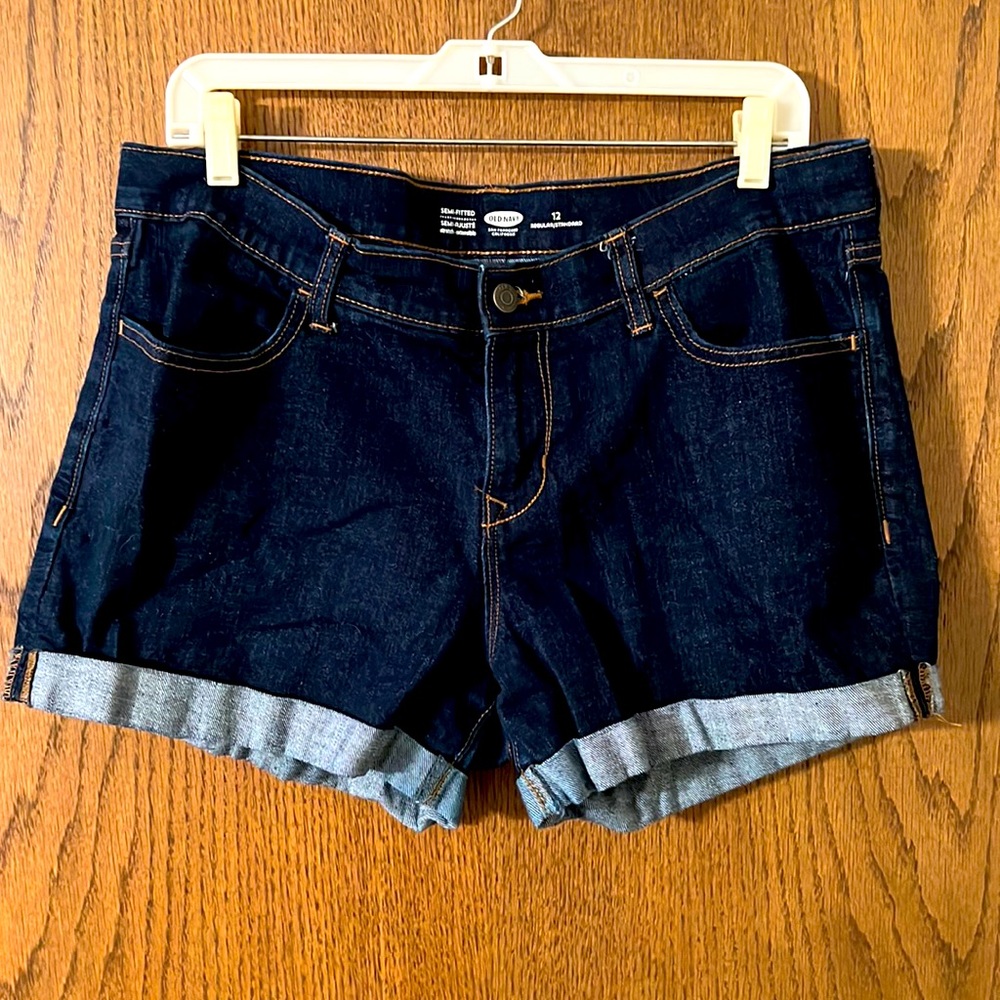 Old Navy Cuffed Semi-Fitted Shorts, Size 12